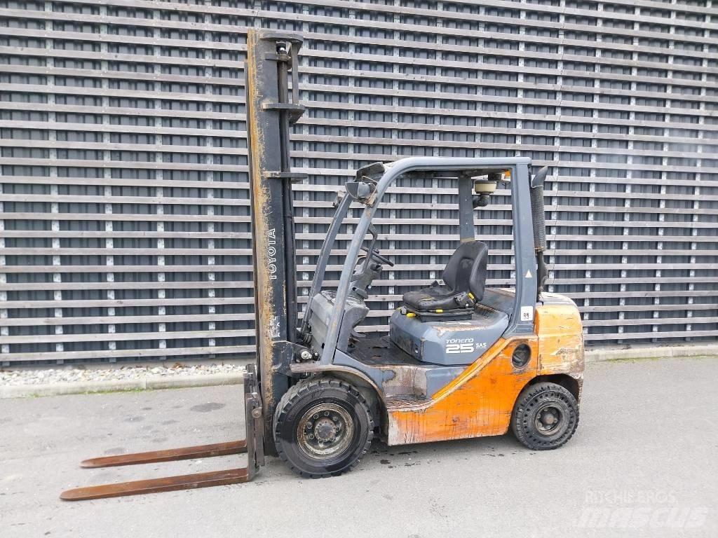 Toyota 25 Diesel Forklifts