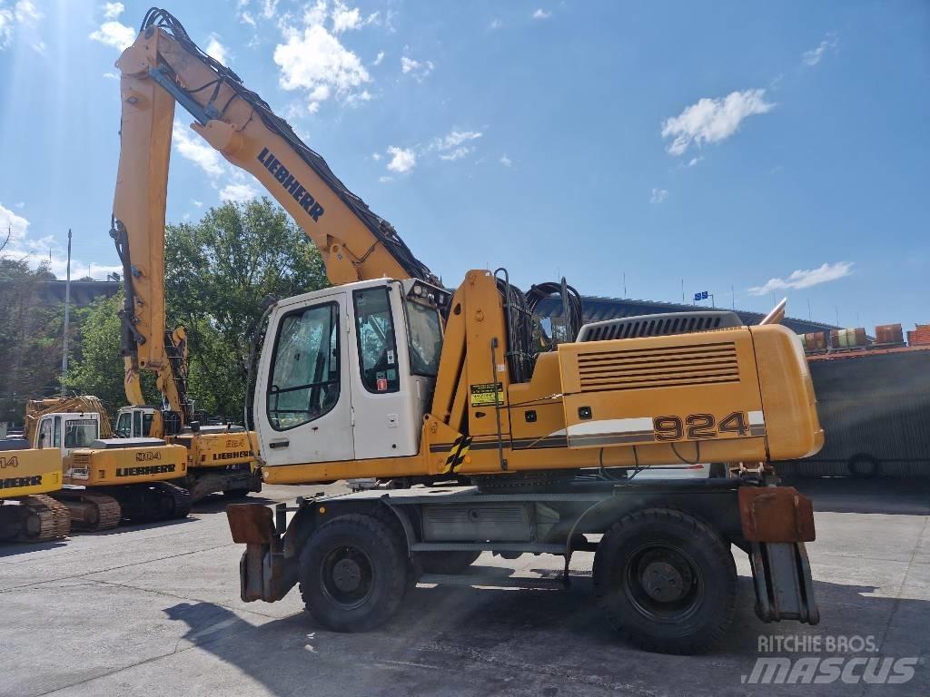 Liebherr A924C Waste / Industry Handlers