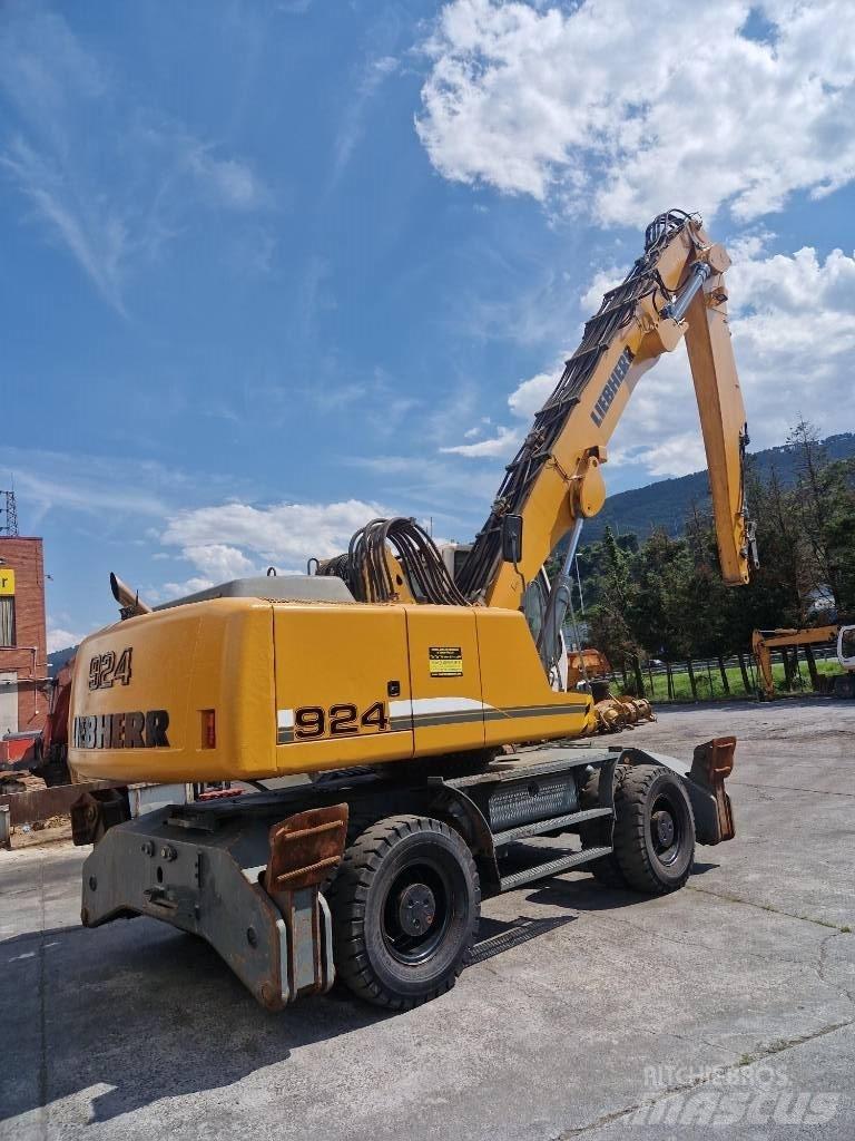 Liebherr A924C Waste / Industry Handlers