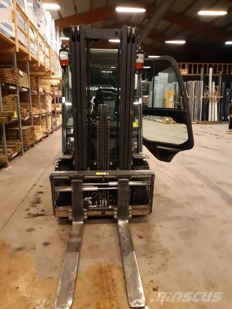 Toyota 02-8FDF30 Diesel Forklifts