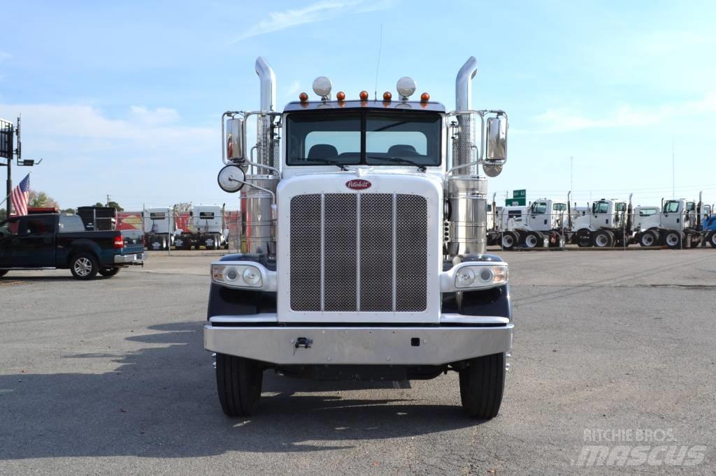 Peterbilt 389 Conventional Trucks / Tractor Trucks