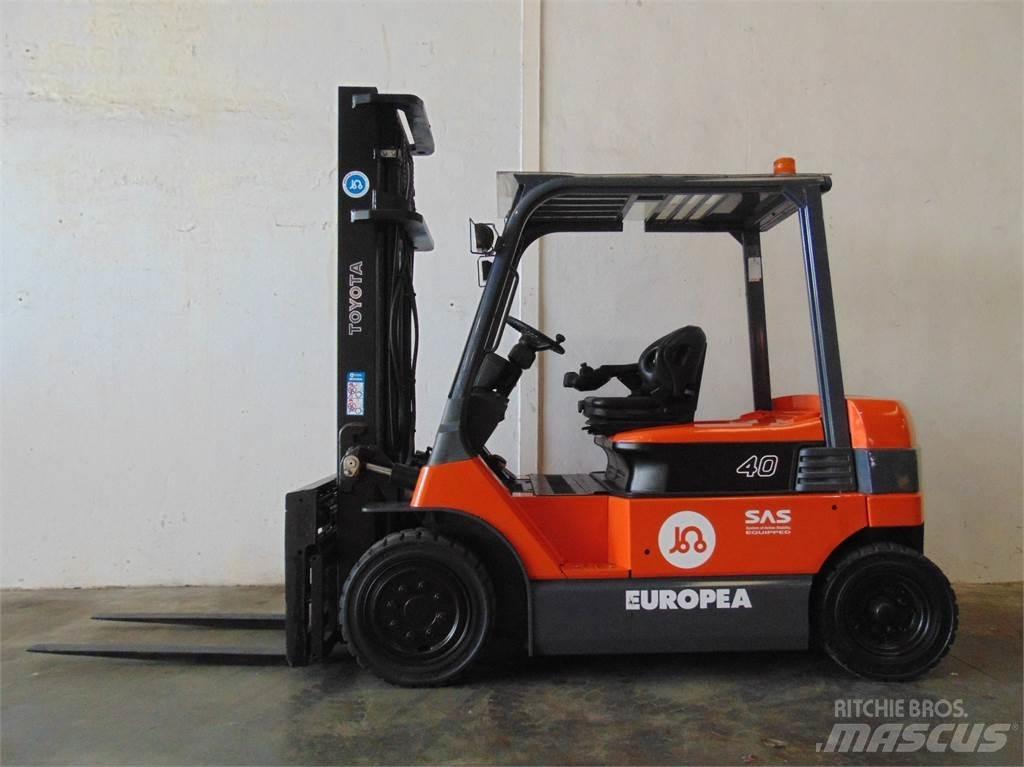 Toyota 7FBMF40 Electric Forklifts