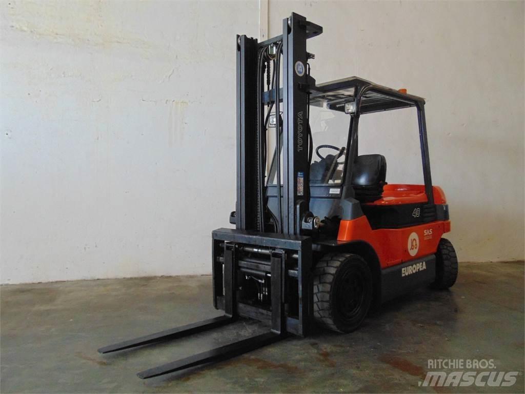 Toyota 7FBMF40 Electric Forklifts