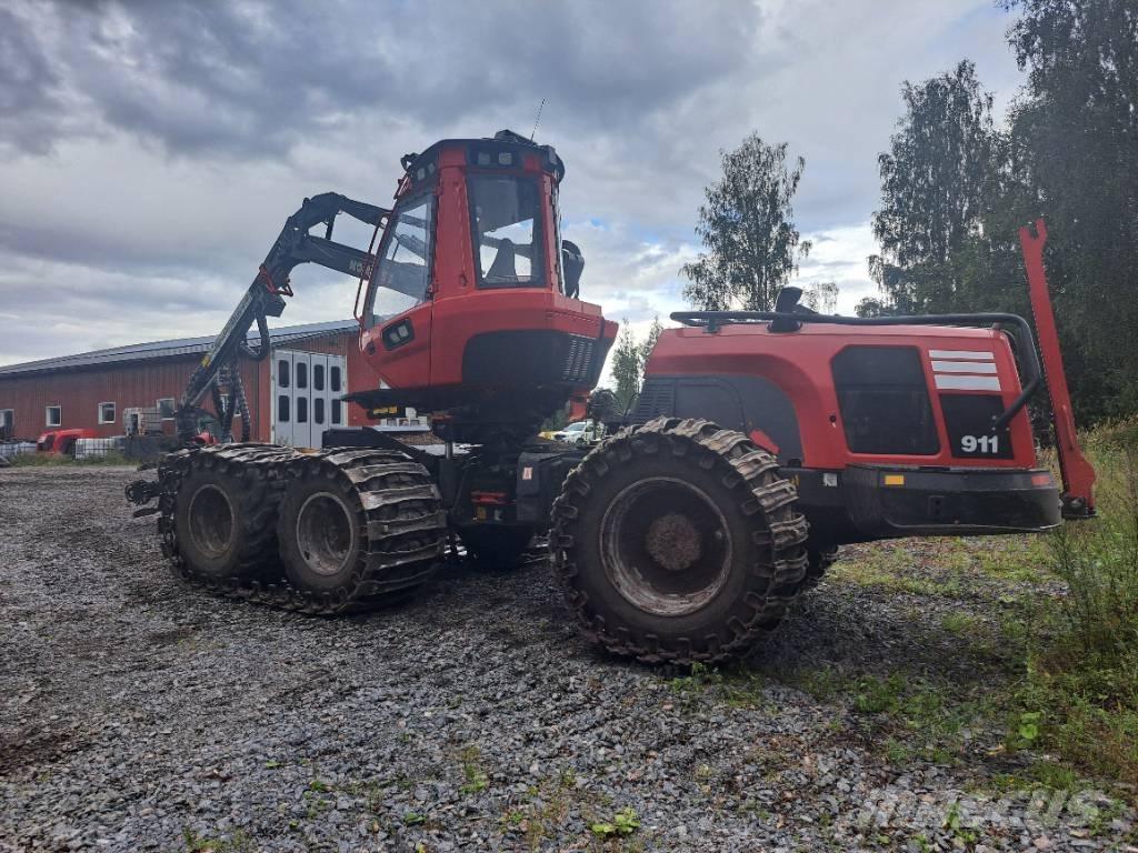 Komatsu 911 Harvesters