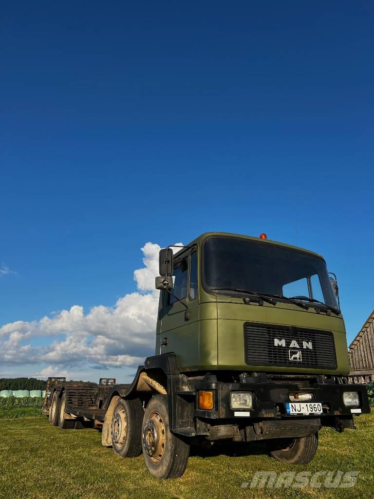 MAN 32.322 Log trucks