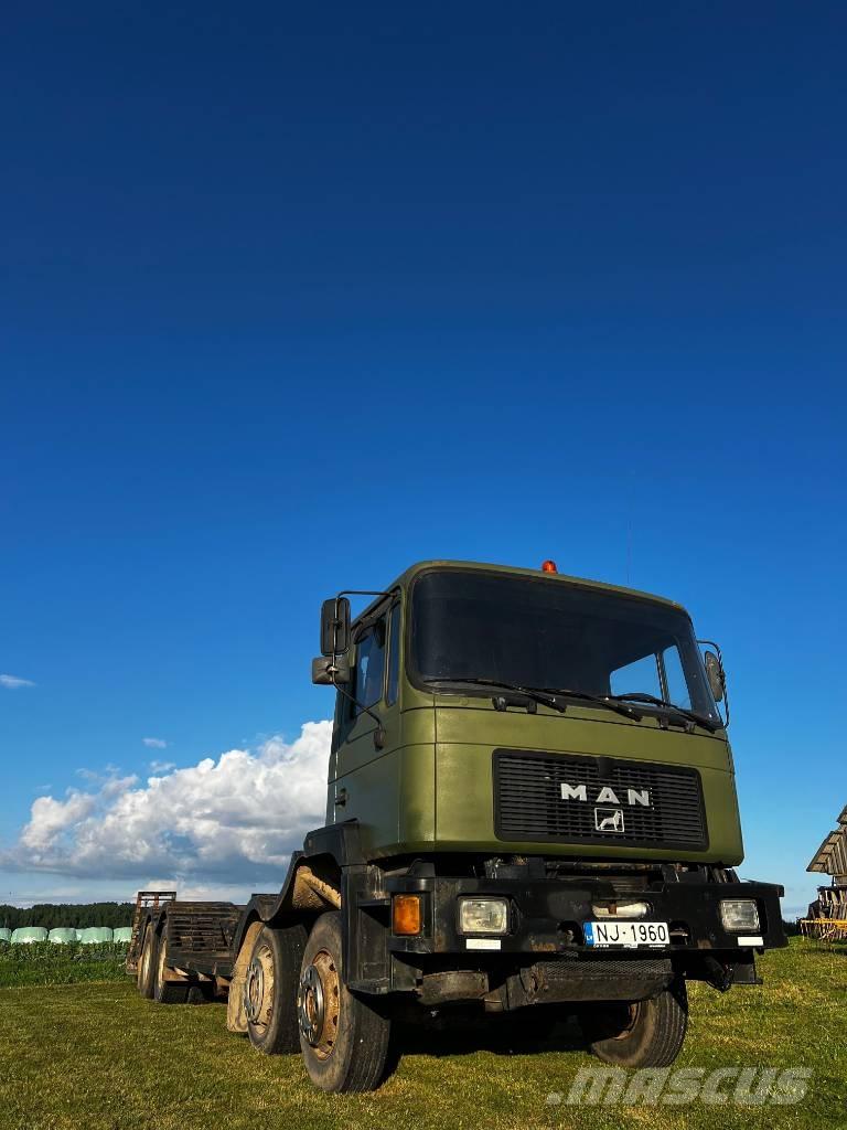 MAN 32.322 Log trucks