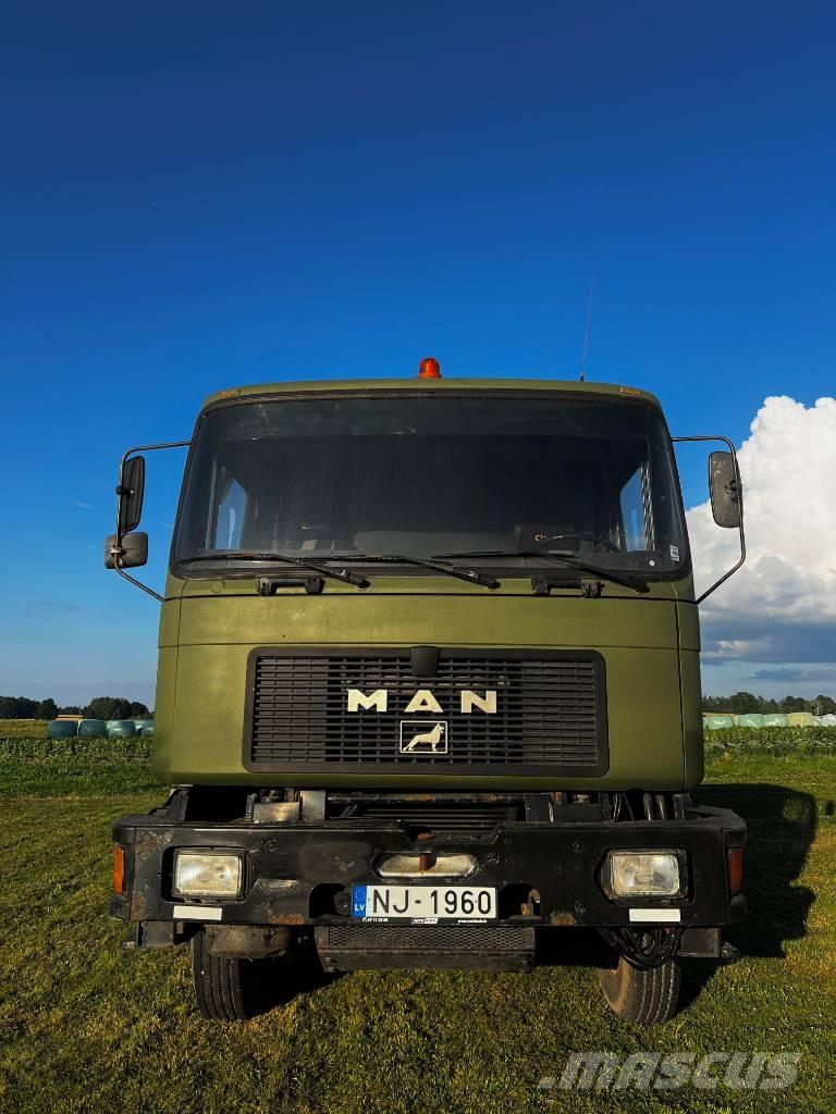 MAN 32.322 Log trucks