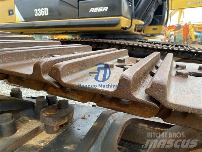 Komatsu PC450-8 Crawler Excavators