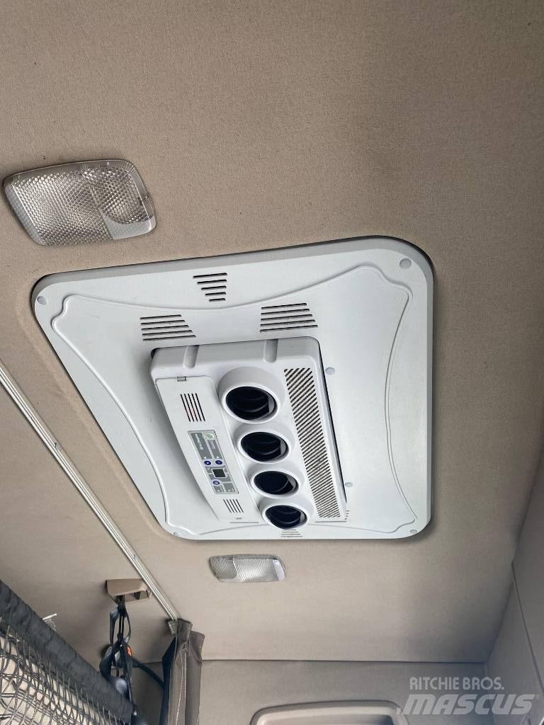 Scania R 490 Conventional Trucks / Tractor Trucks