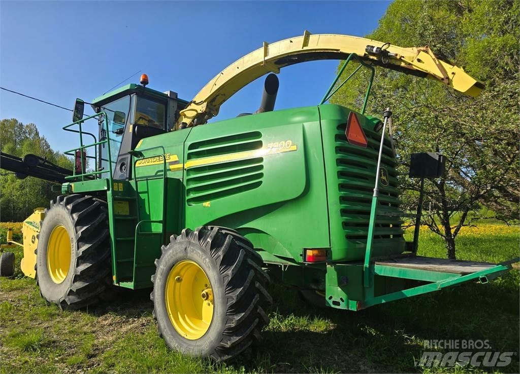 John Deere 7300 Foragers