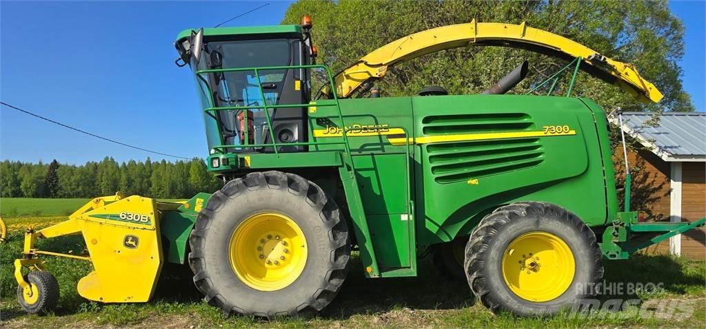 John Deere 7300 Foragers