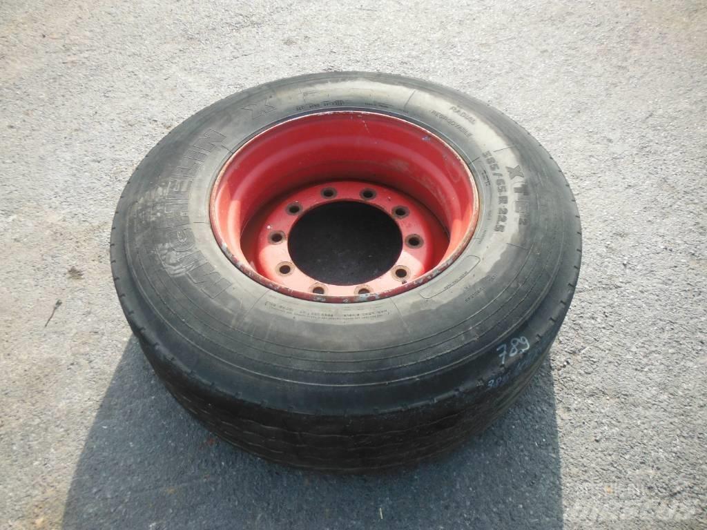 Michelin 385/65R22.5 Tires, wheels and rims