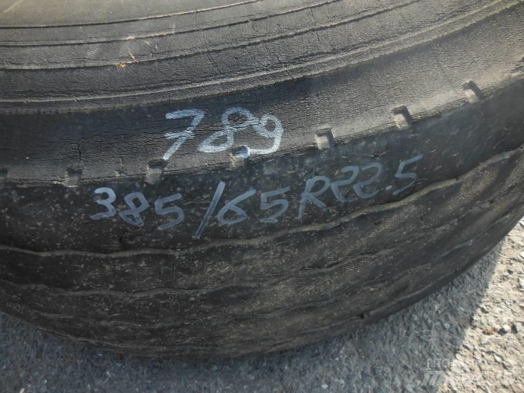 Michelin 385/65R22.5 Tires, wheels and rims