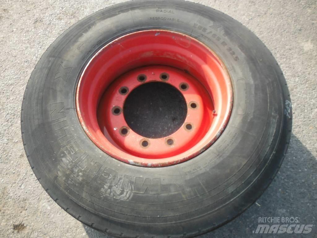 Michelin 385/65R22.5 Tires, wheels and rims