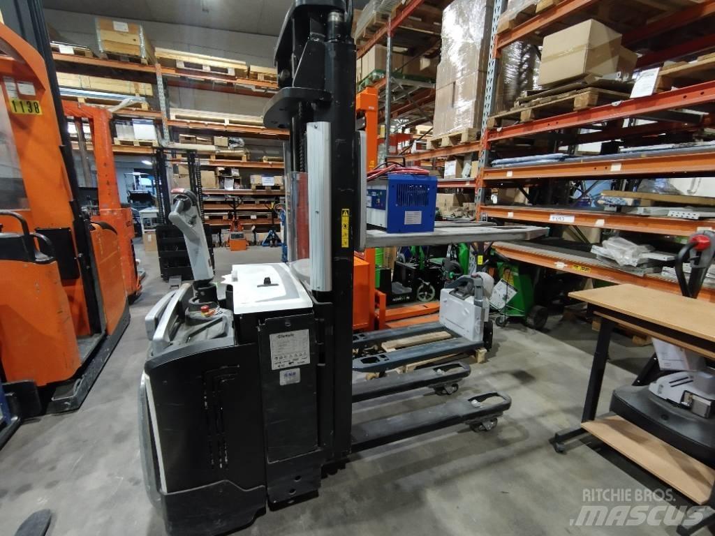 Rocla SP12ACI DF2900 Self Propelled Stackers