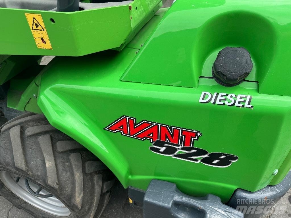 Avant 528 Mini Loader