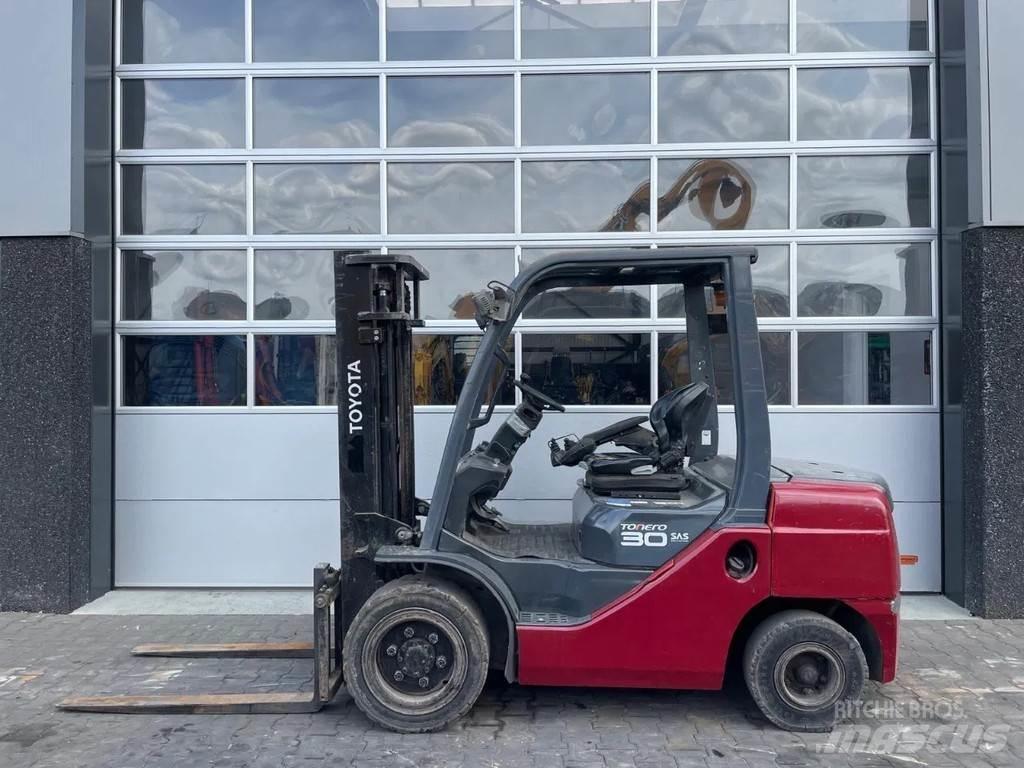 Toyota 02-8DF30 Misc Forklifts
