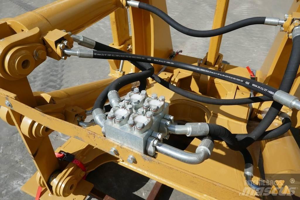 CAT D7E Ripper Other
