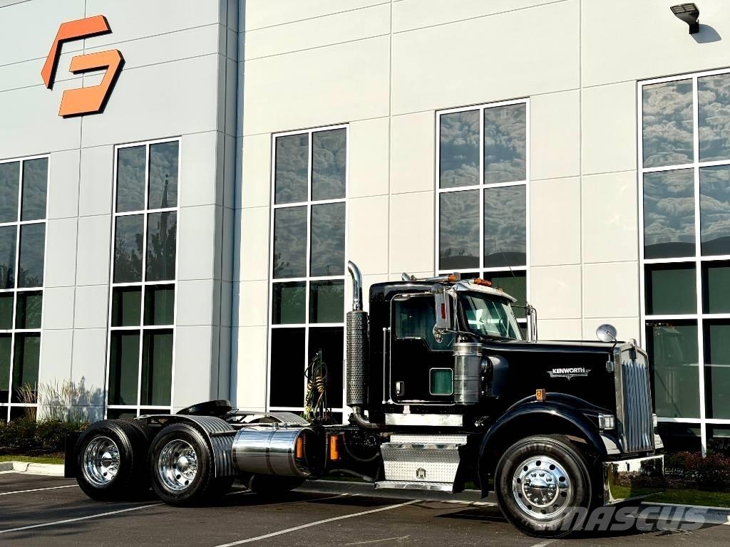 Kenworth W 900 Conventional Trucks / Tractor Trucks