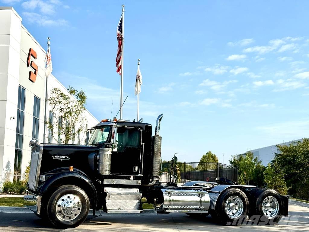 Kenworth W 900 Conventional Trucks / Tractor Trucks