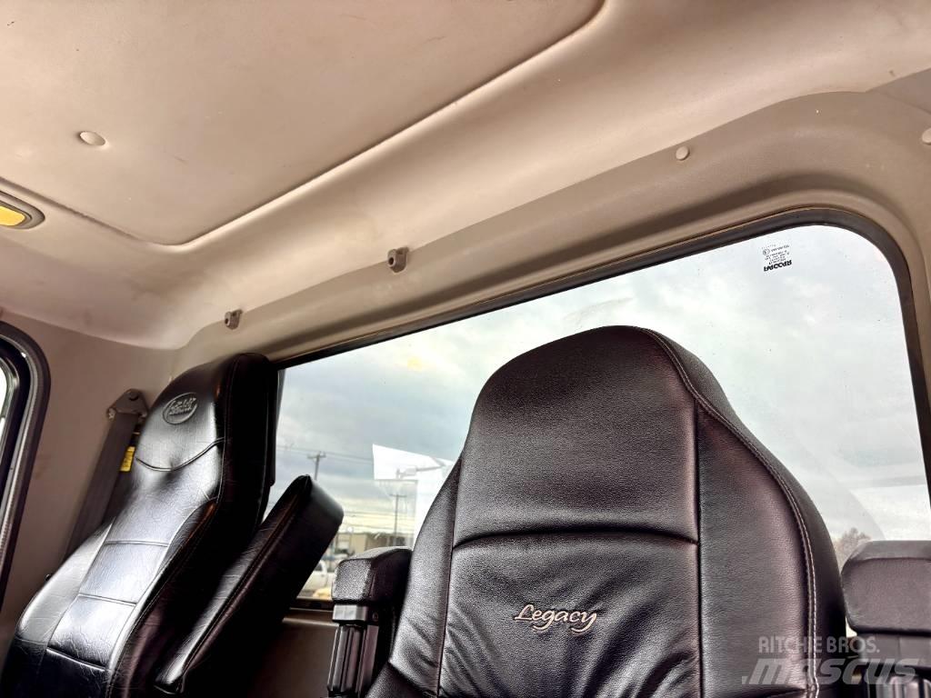 Peterbilt 389 Conventional Trucks / Tractor Trucks