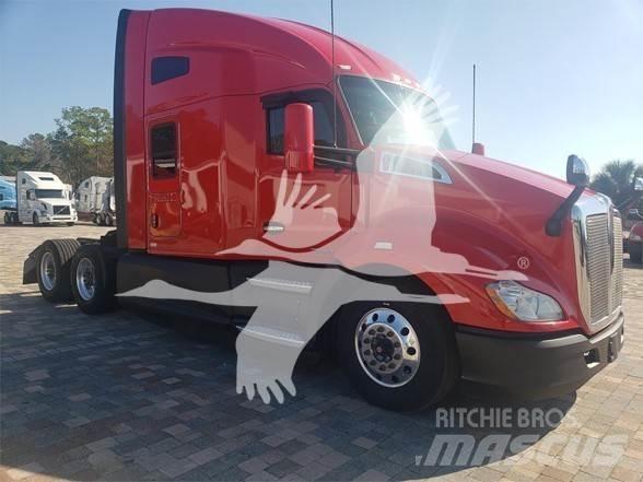 Kenworth T680 Conventional Trucks / Tractor Trucks