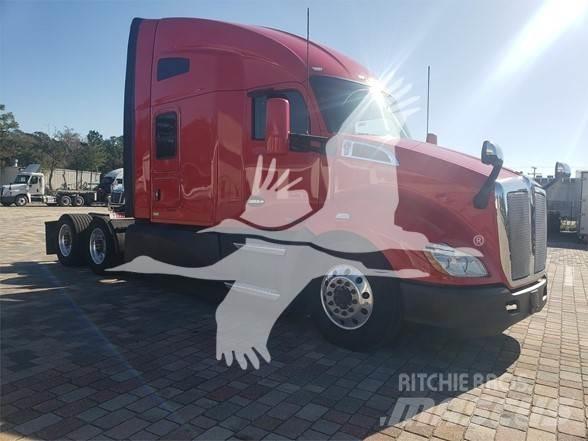 Kenworth T680 Conventional Trucks / Tractor Trucks