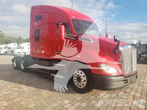 Kenworth T680 Conventional Trucks / Tractor Trucks