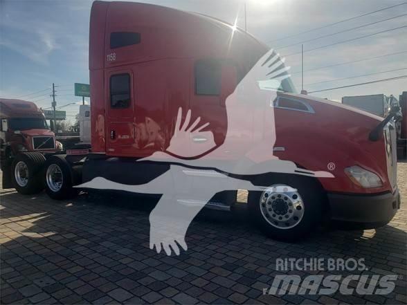 Kenworth T680 Conventional Trucks / Tractor Trucks