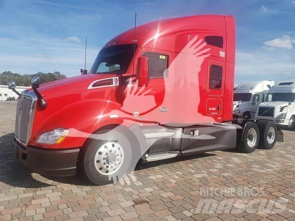 Kenworth T680 Conventional Trucks / Tractor Trucks