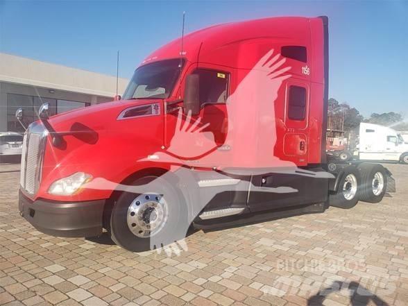 Kenworth T680 Conventional Trucks / Tractor Trucks