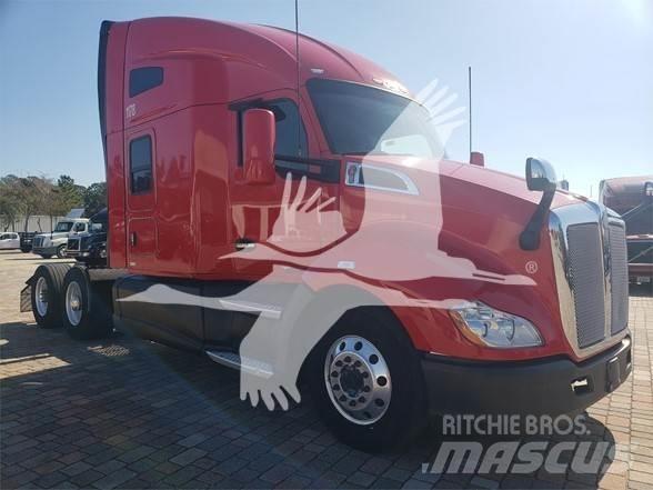 Kenworth T680 Conventional Trucks / Tractor Trucks