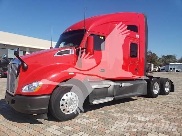 Kenworth T680 Conventional Trucks / Tractor Trucks