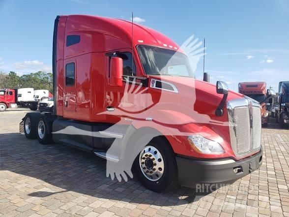 Kenworth T680 Conventional Trucks / Tractor Trucks