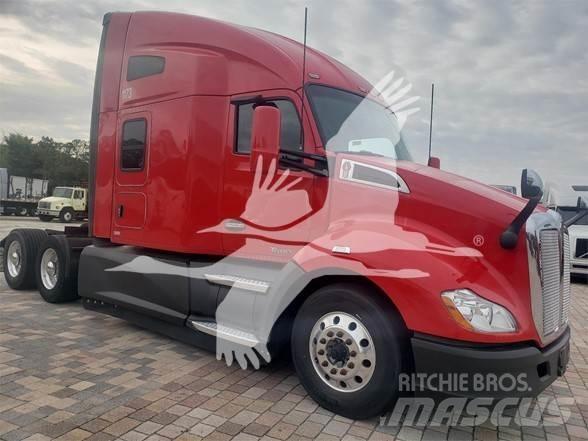 Kenworth T680 Conventional Trucks / Tractor Trucks