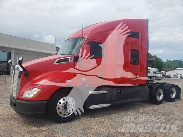 Kenworth T680 Conventional Trucks / Tractor Trucks