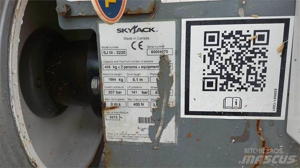 SkyJack SJIII3220 Scissor Lifts