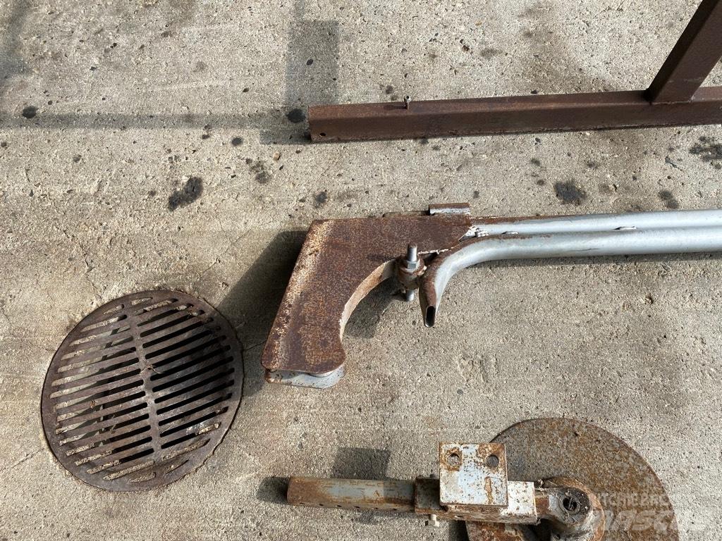 Grubber . Chisel Plows