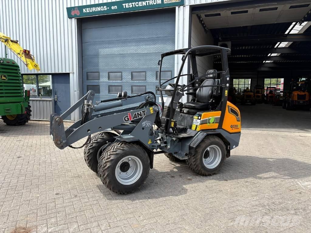 Giant G2200 E Xtra Mini Loader