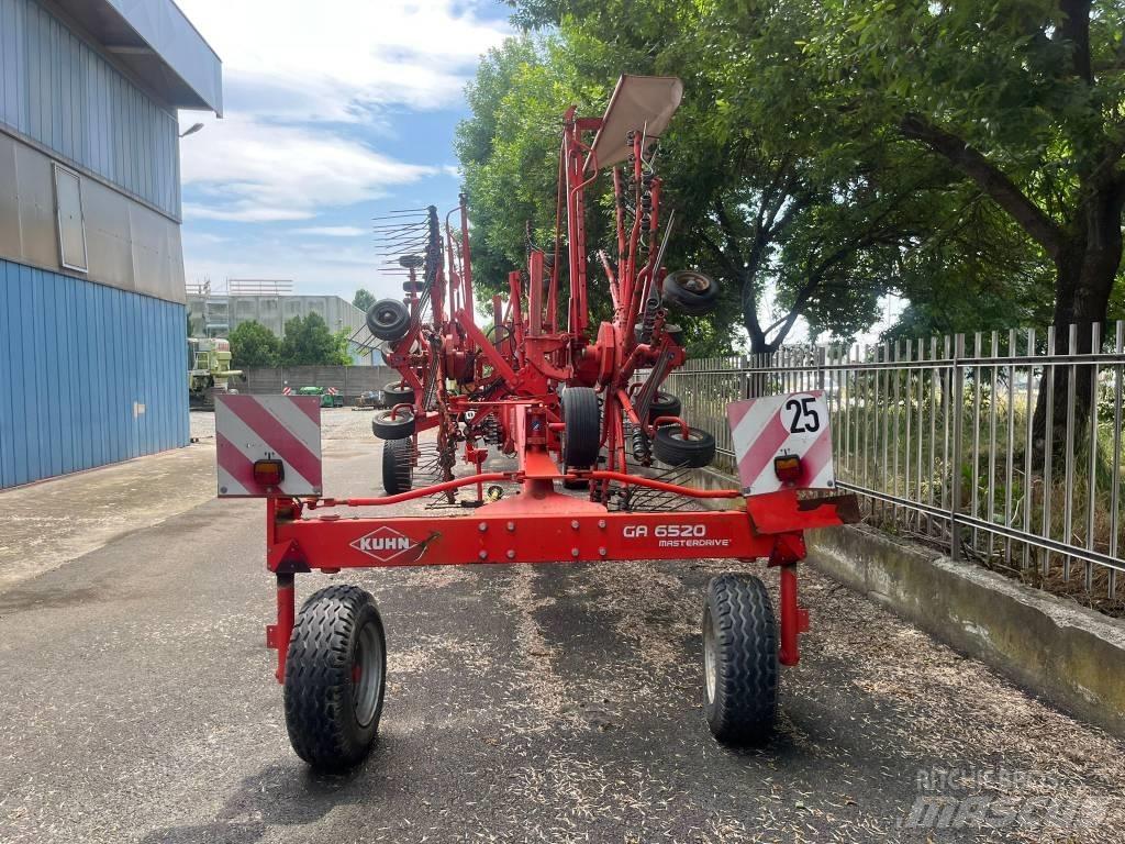 Kuhn GA 8121 Swathers \ Windrowers