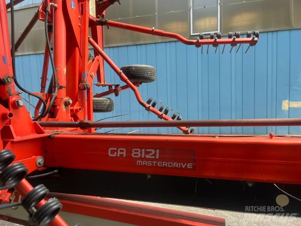 Kuhn GA 8121 Swathers \ Windrowers