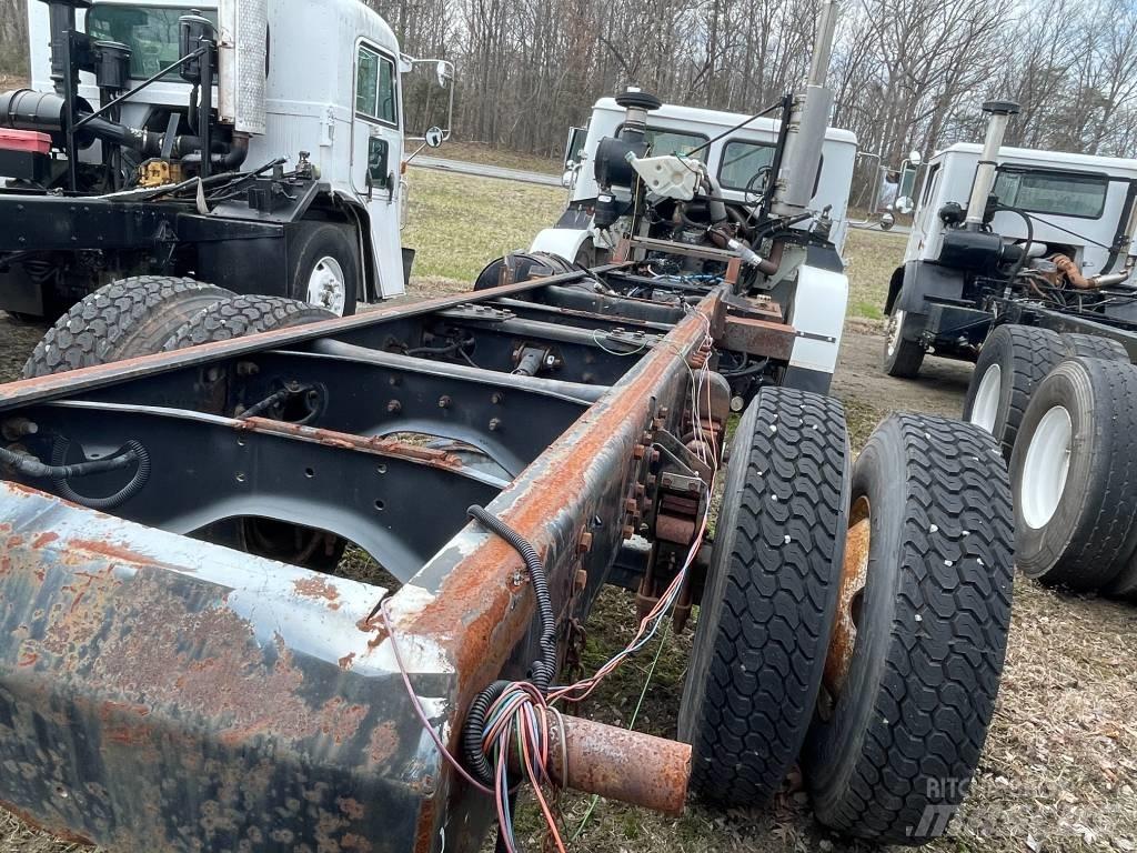 Autocar XPEDITOR Cab & Chassis Trucks