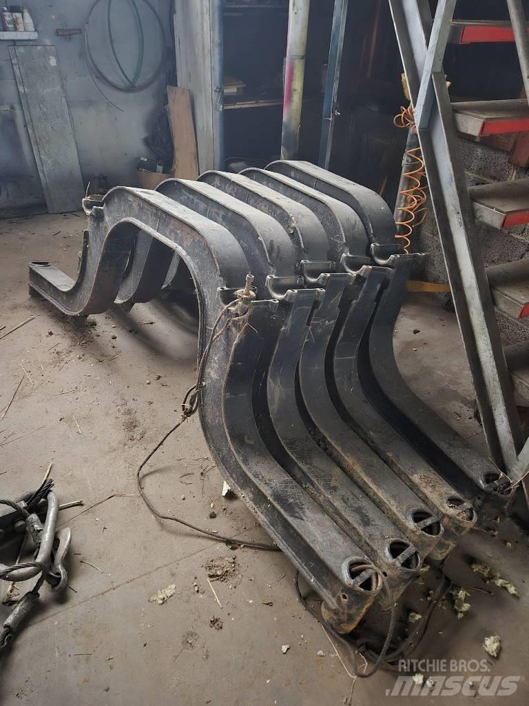 Timberjack 1110 Booms and dippers