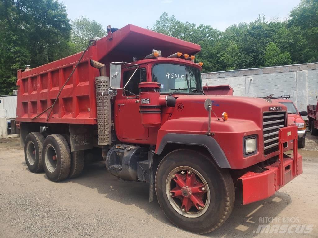 Mack RD 690 SX Dump Trucks