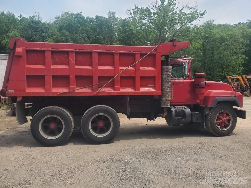 Mack RD 690 SX Dump Trucks