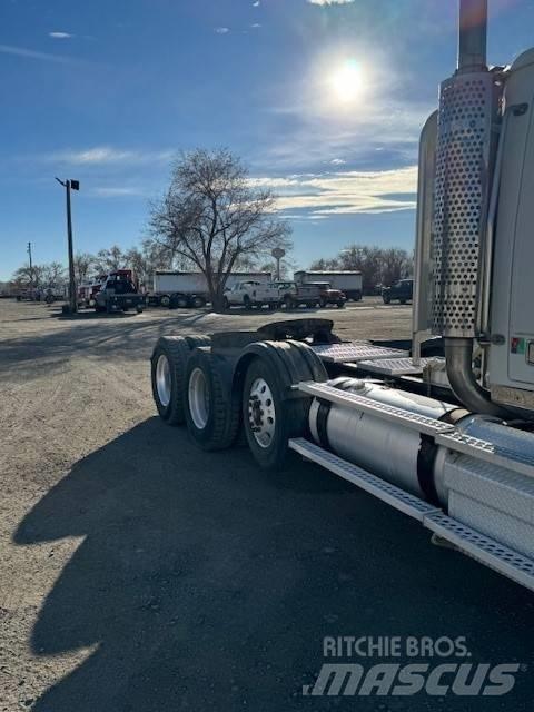 Western Star 4900 Conventional Trucks / Tractor Trucks