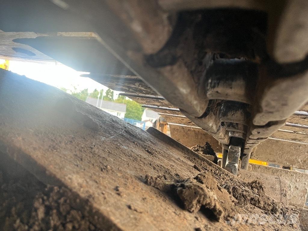 Komatsu PC138 US-8 Crawler Excavators