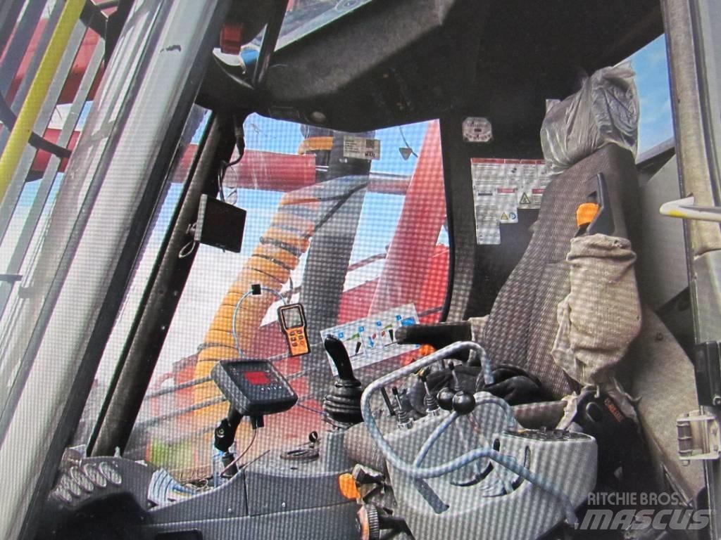 Sandvik DX 800 Surface drill rigs