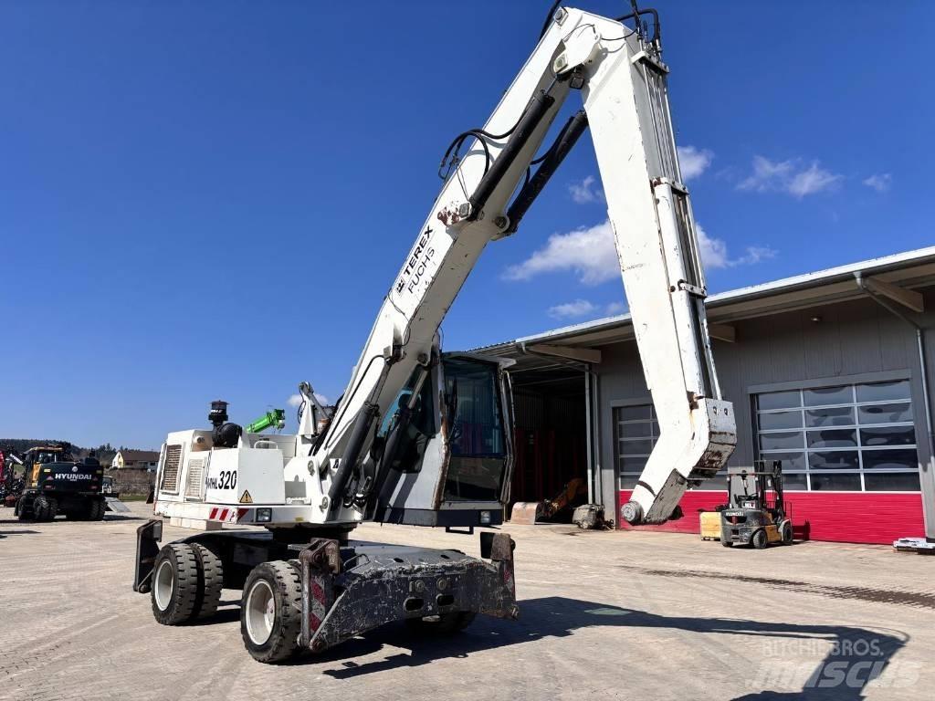 Fuchs MHL 320 Waste / Industry Handlers