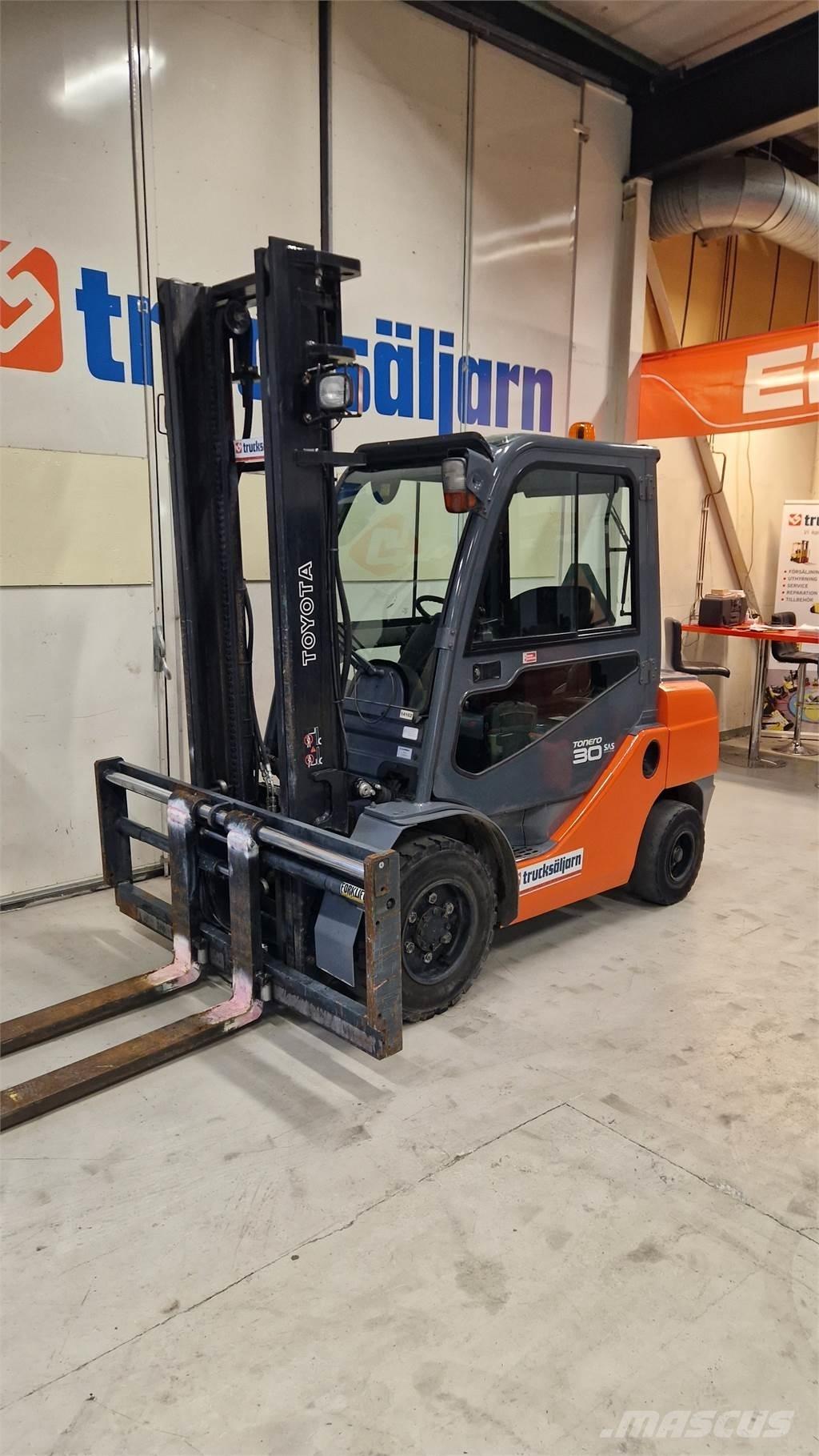 Toyota 8FDF30 Diesel Forklifts